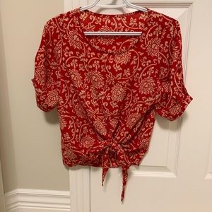 Cropped tie-off floral T shirt